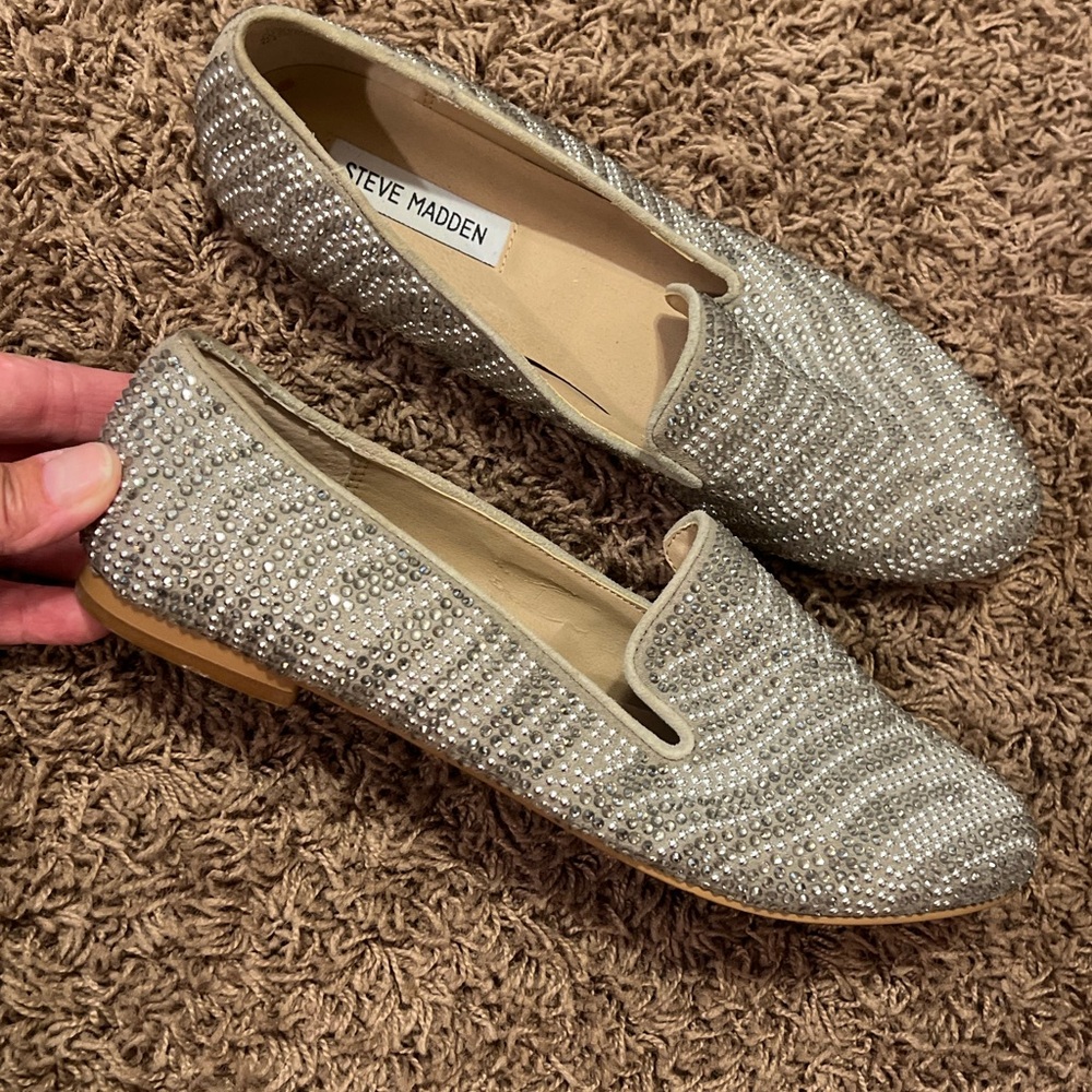 Steve Madden Silver/Pewter slip on flat. Size 9.5